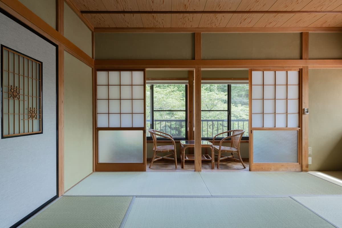 和室・籐椅子のある縁側